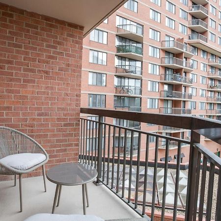 Modern & Charming Apt With Rooftop @Pentagon City Арлингтън Екстериор снимка
