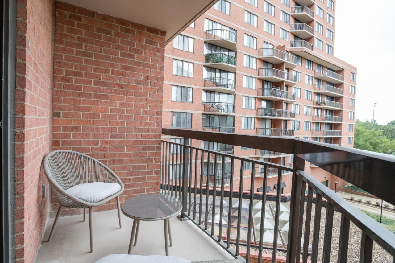 Modern & Charming Apt With Rooftop @Pentagon City Арлингтън Екстериор снимка