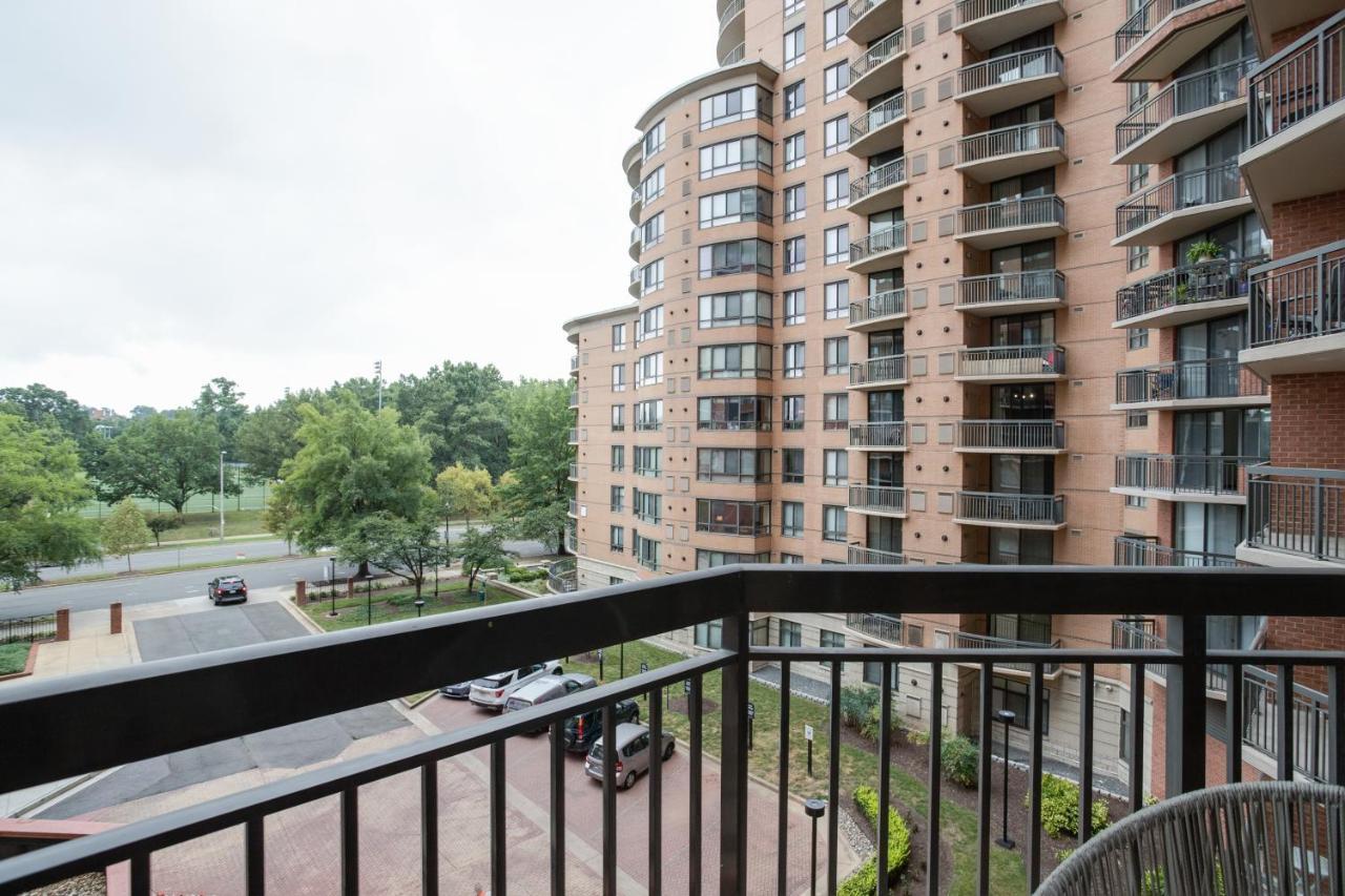 Modern & Charming Apt With Rooftop @Pentagon City Арлингтън Екстериор снимка