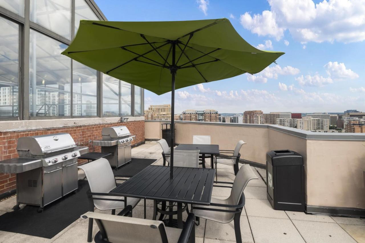 Modern & Charming Apt With Rooftop @Pentagon City Арлингтън Екстериор снимка