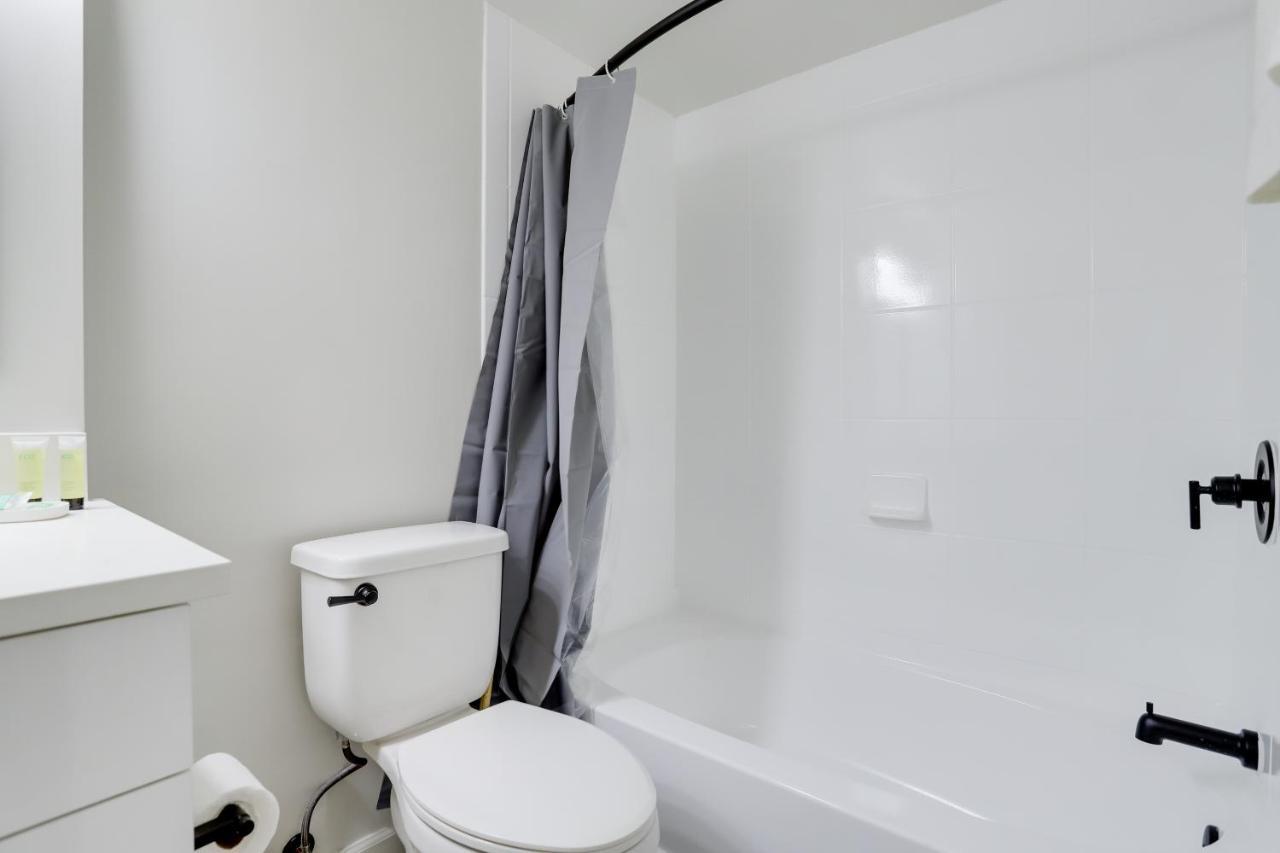 Modern & Charming Apt With Rooftop @Pentagon City Арлингтън Екстериор снимка